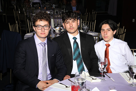 TOT_table_photos_1042