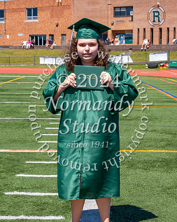 RDG_holding_diplomas_489