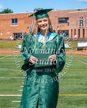 RDG_holding_diplomas_486