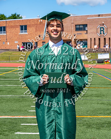 RDG_holding_diplomas_505