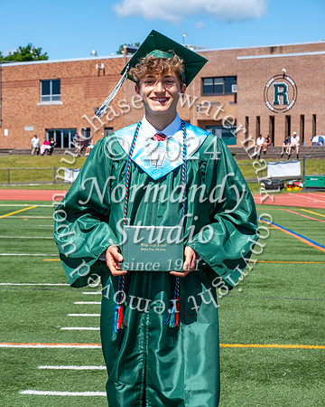 RDG_holding_diplomas_510