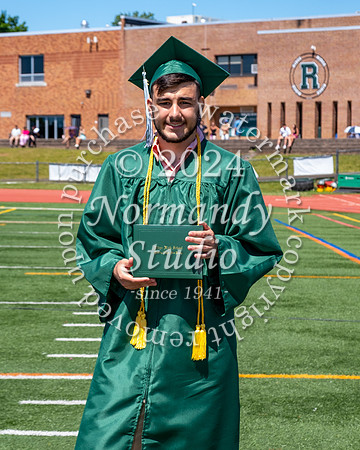 RDG_holding_diplomas_487