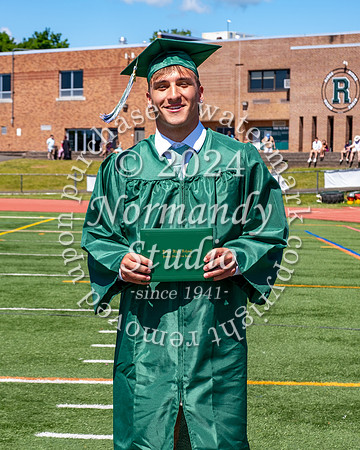 RDG_holding_diplomas_520