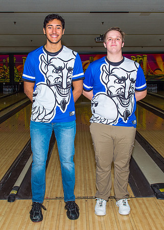 20220117-WHS Bowling Team_D4S_3489 - Captians