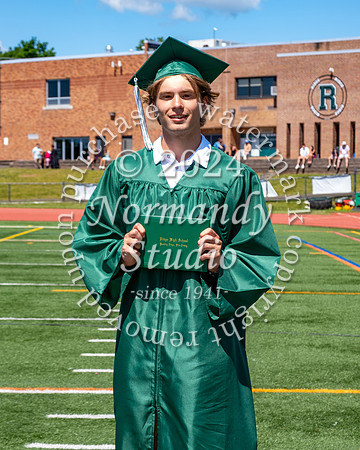 RDG_holding_diplomas_519
